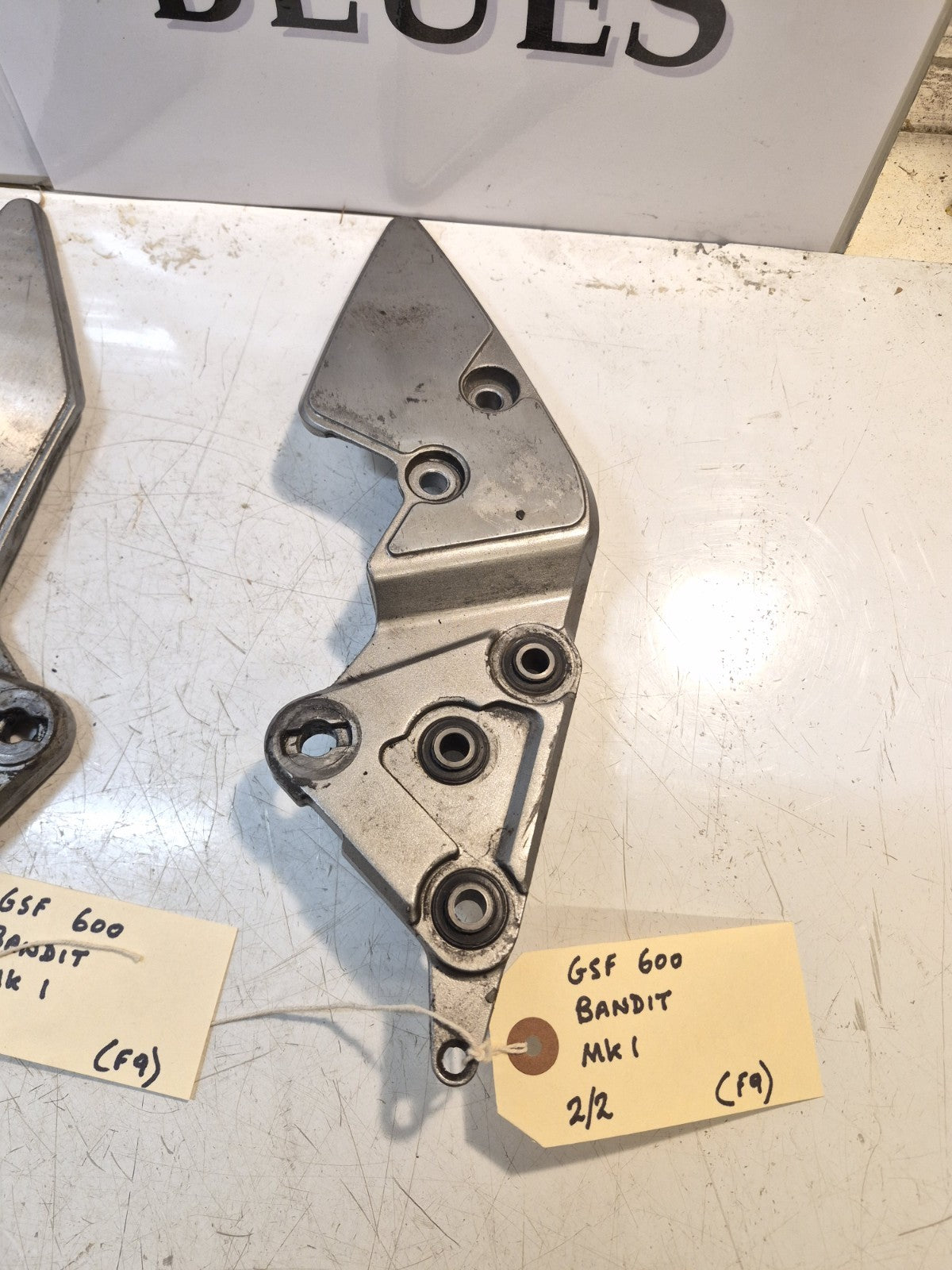 Suzuki GSF 600 Bandit Mk1 Peg Hangers, Front, Pair