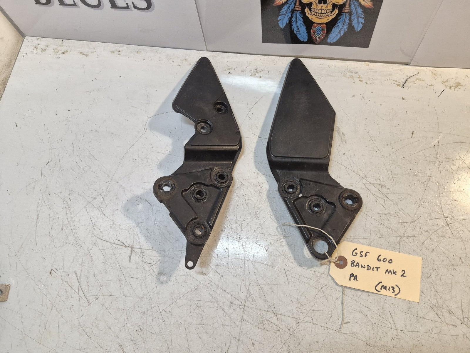 Suzuki GSF 600 Bandit Front Peg Hangers, Pair