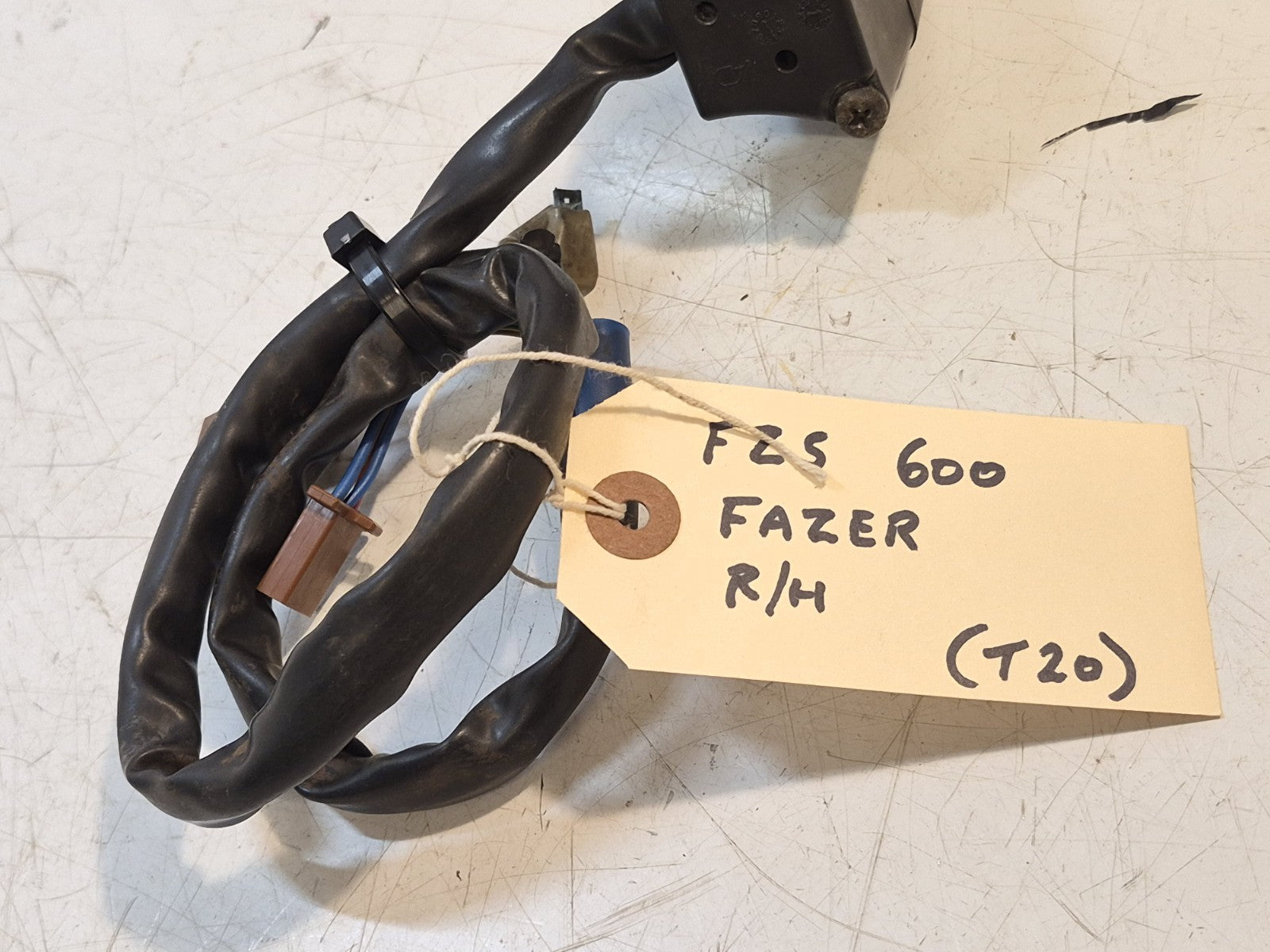 1998-2001 Yamaha FZS600 Fazer Right Hand Switchgear Assy 5DM‑83963‑01‑00 - OEM