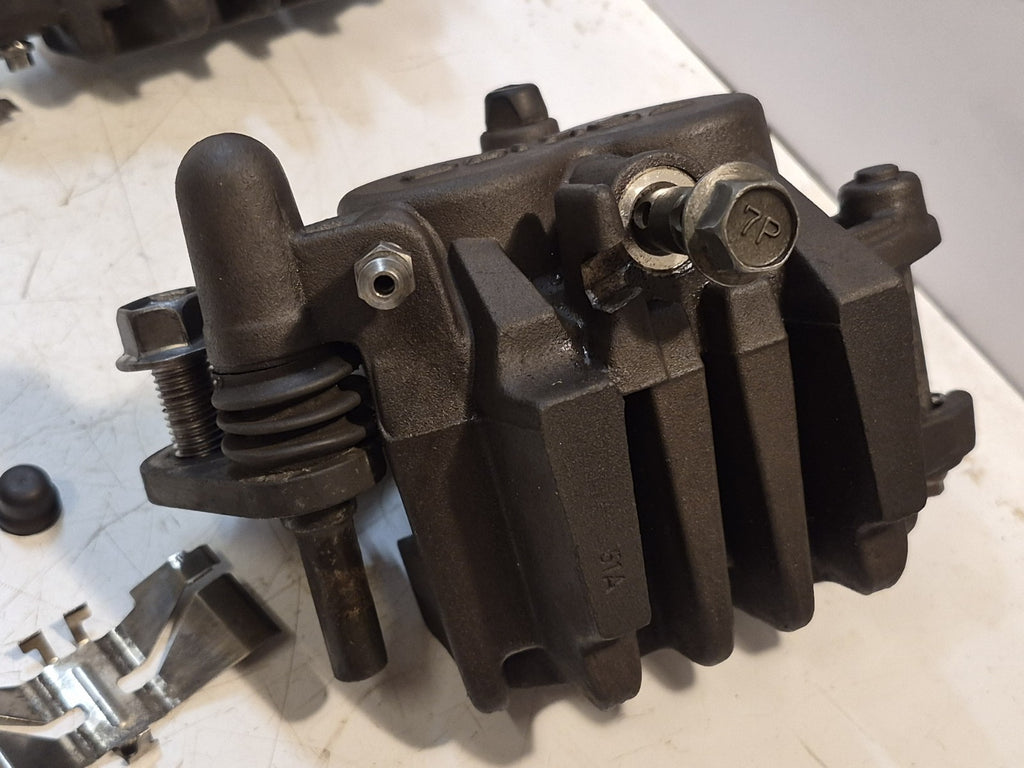 Suzuki GSF 650 Bandit Front Brake Calipers,Pair