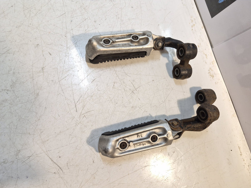 Suzuki VX 800 Riders Footpegs And Hangers
