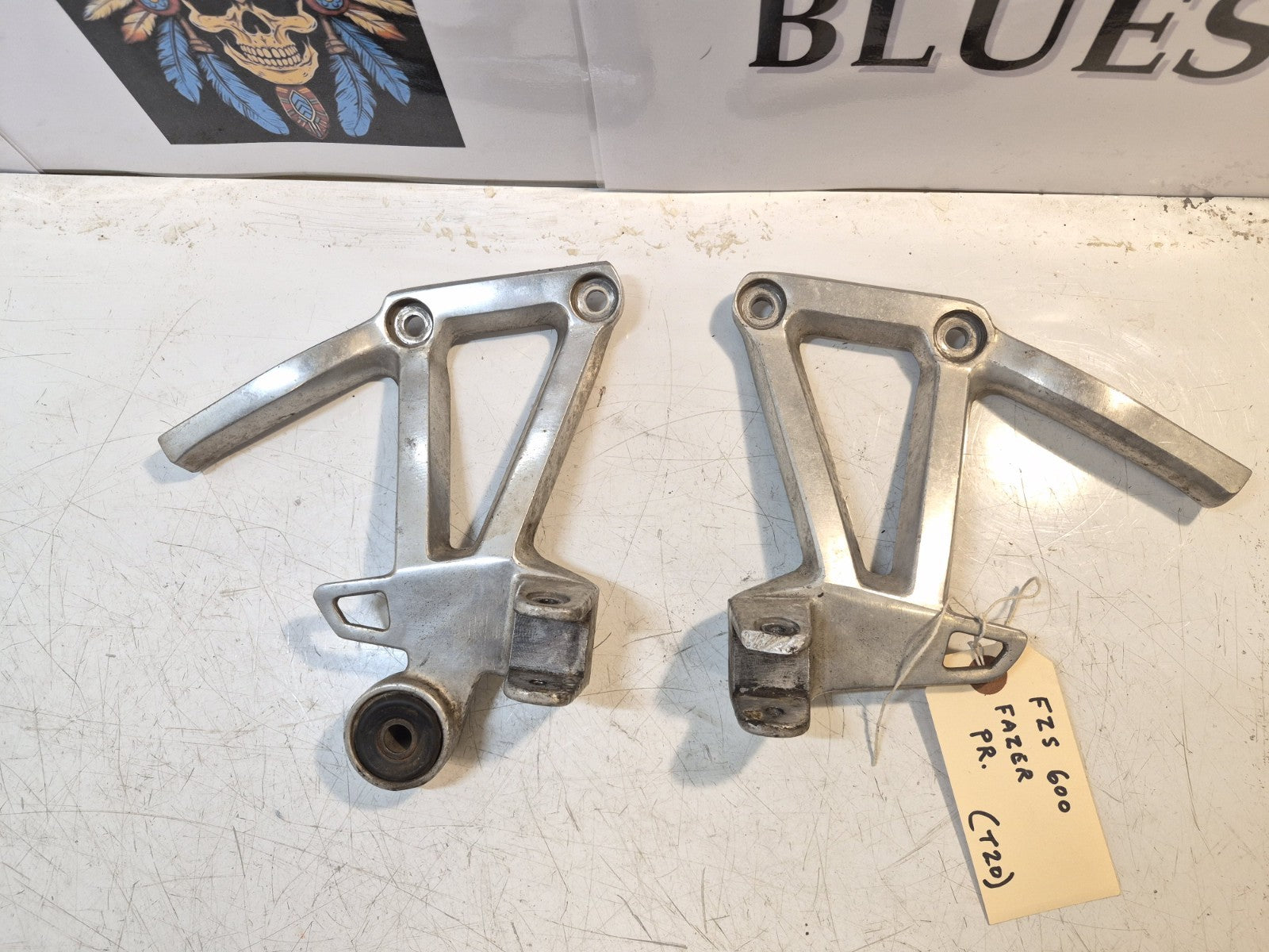 Yamaha FZS 600 FAZER Pillion Peg Hangers, Pair