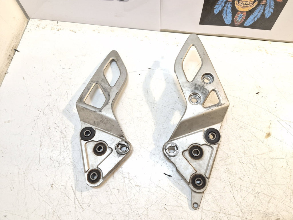 Suzuki GSF 650 Bandit Front Peg Hangers, Pair