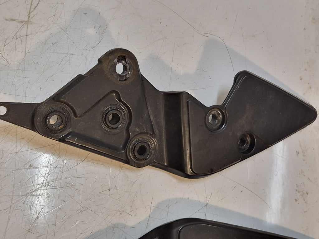 Suzuki GSF 600 Bandit Front Peg Hangers, Pair