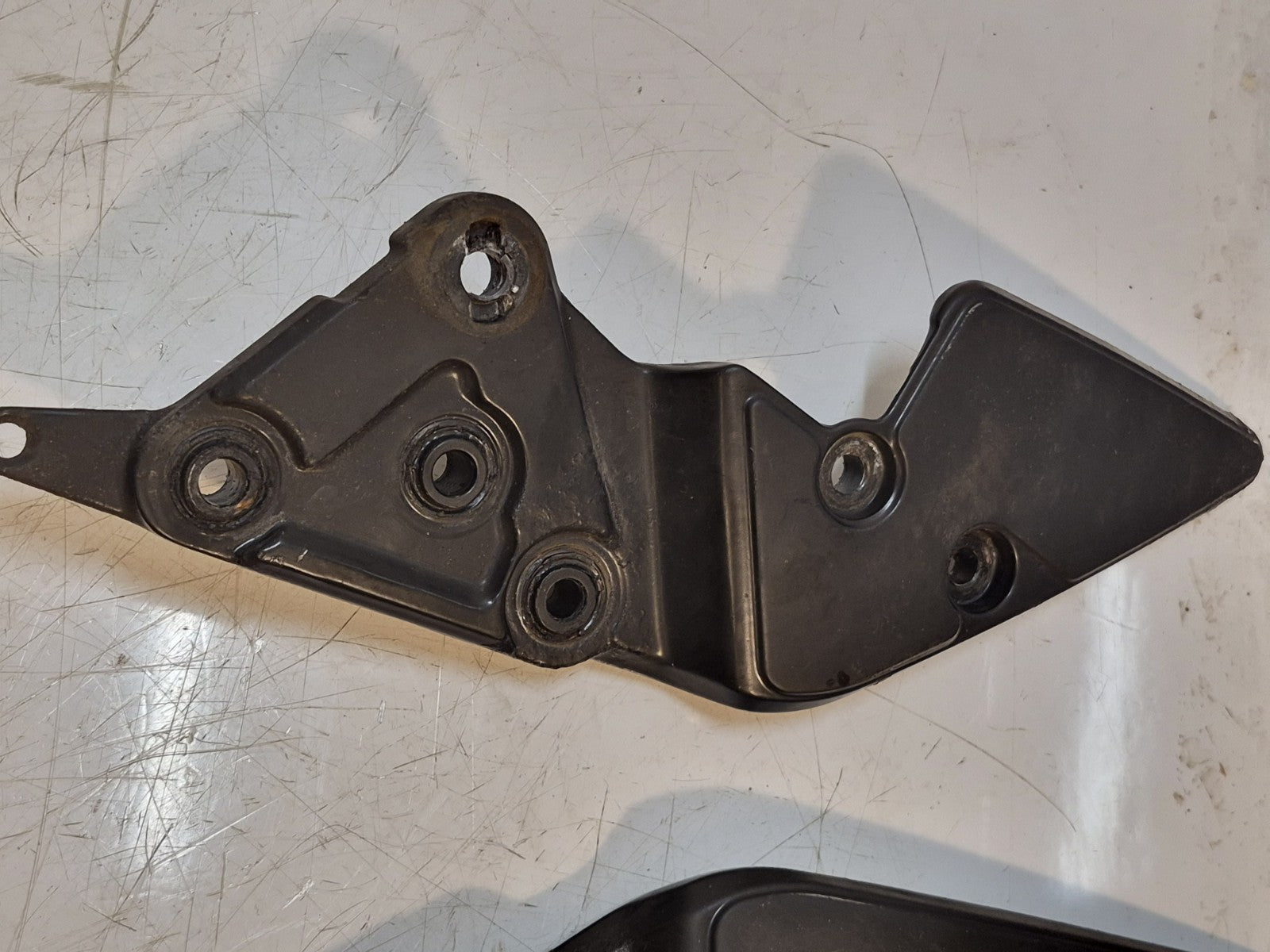 Suzuki GSF 600 Bandit Front Peg Hangers, Pair