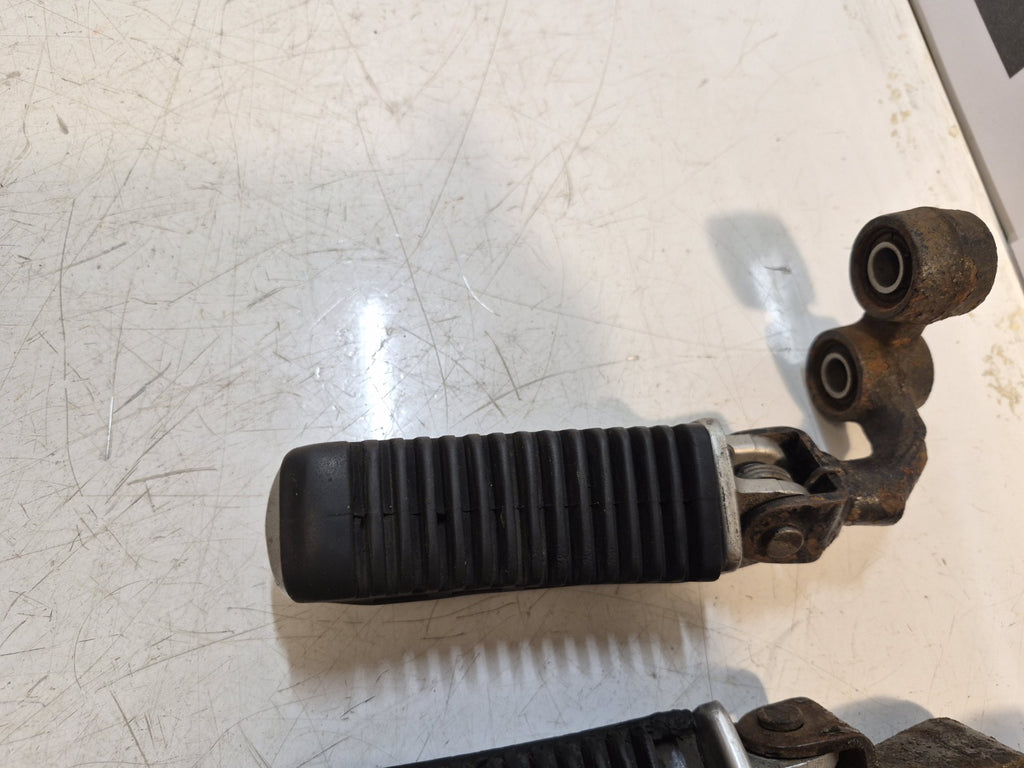 Suzuki VX 800 Riders Footpegs And Hangers