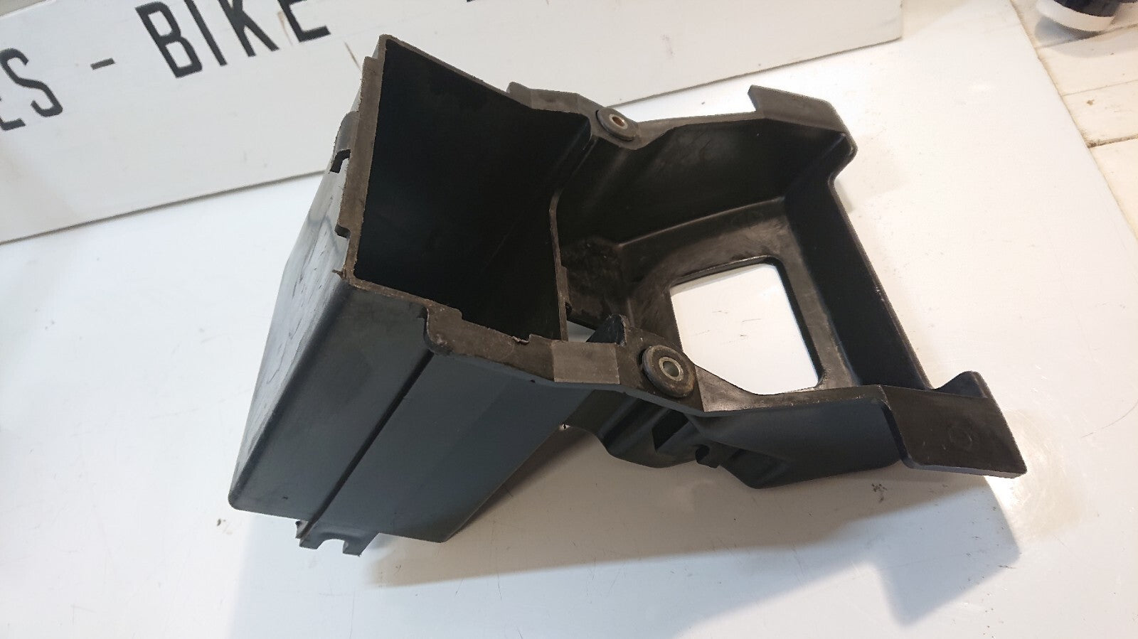 Kawasaki GPZ 1000 RX Battery Tray