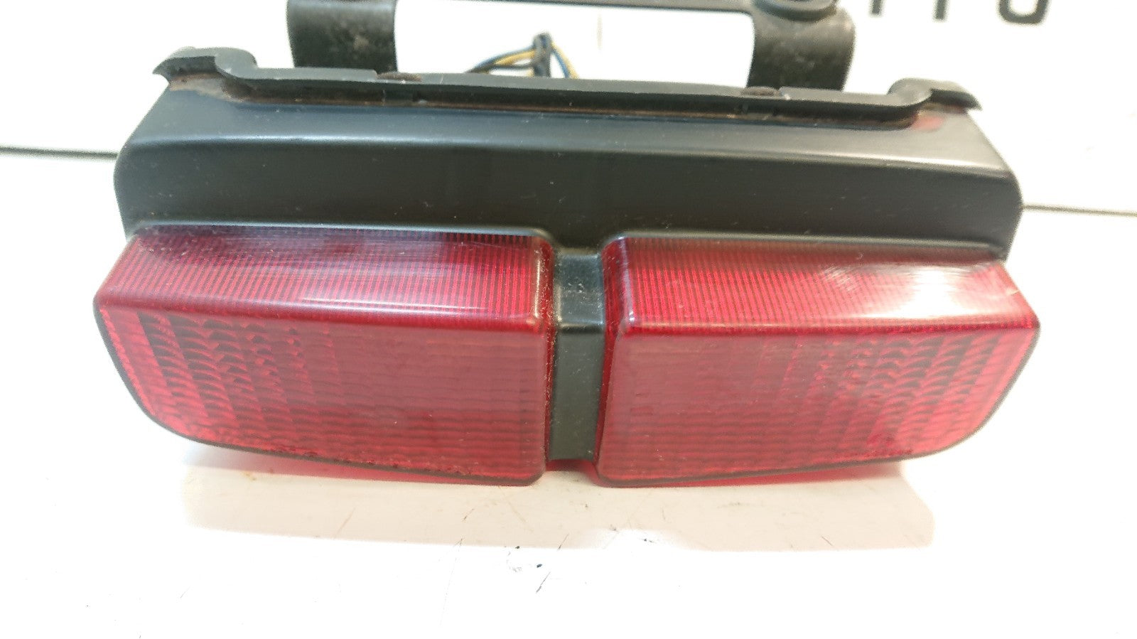 YAMAHA FZS600 FZS 600 FAZER REAR BRAKE LIGHT TAILIGHT TAIL LIGHT & BRACKET 98-03