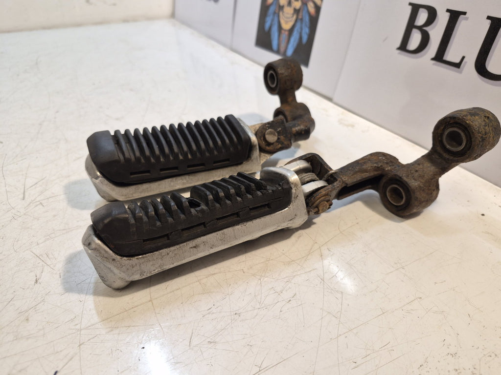Suzuki VX 800 Riders Footpegs And Hangers