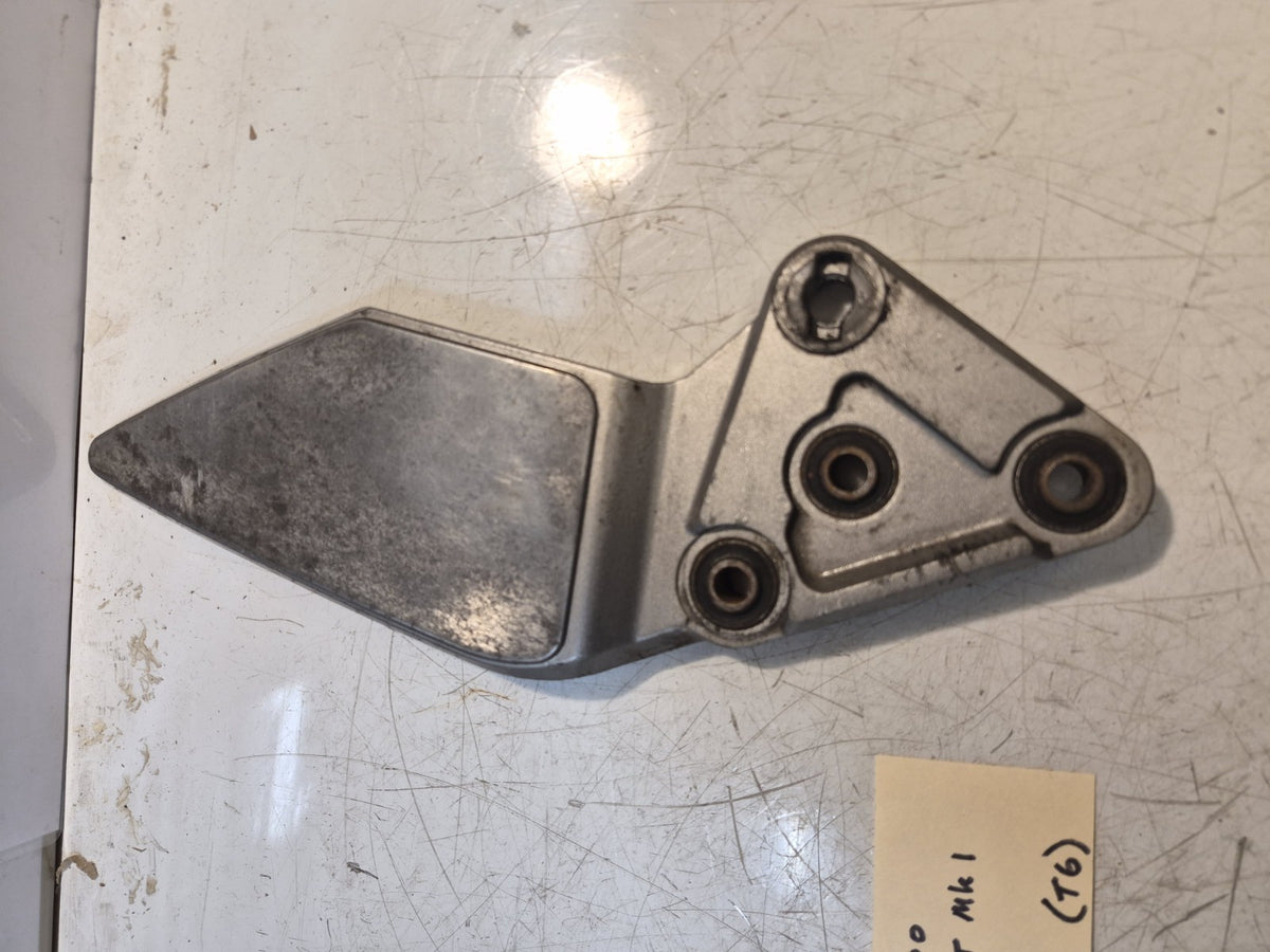 Suzuki GSF 600 Bandit Mk1 Peg Hangers, Front, Pair