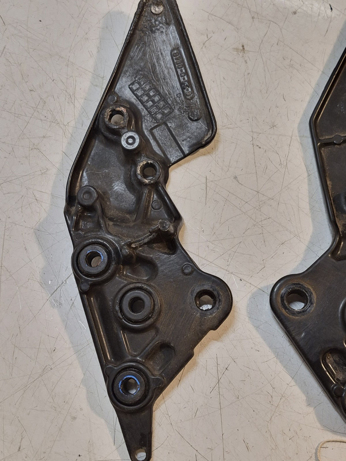 Suzuki GSF 600 Bandit Front Peg Hangers, Pair