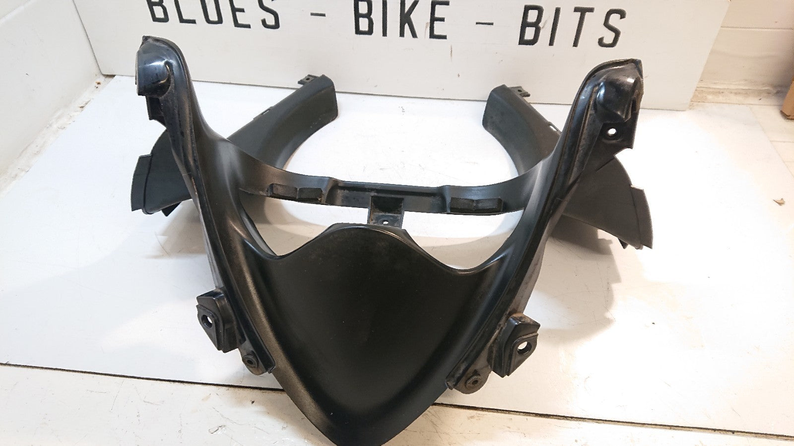 Suzuki GSF 600 Bandit Fairing, Screen Mount, Clocks Surround