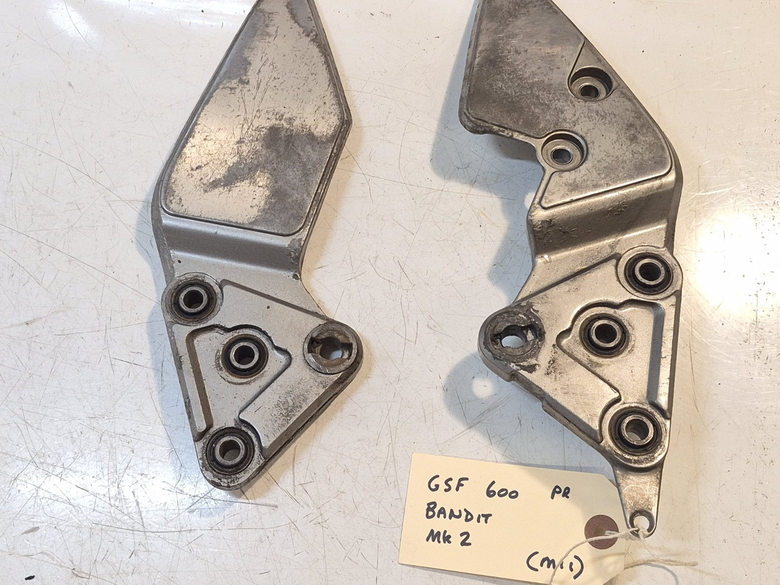 Suzuki GSF 600 Bandit Mk2 Front Peg Hangers