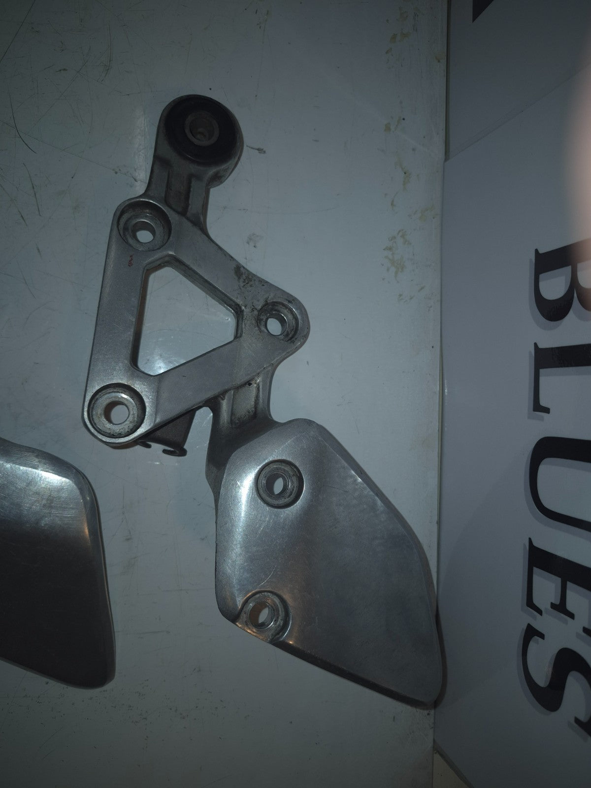 Yamaha FZS 600 FAZER Front Peg Hangers