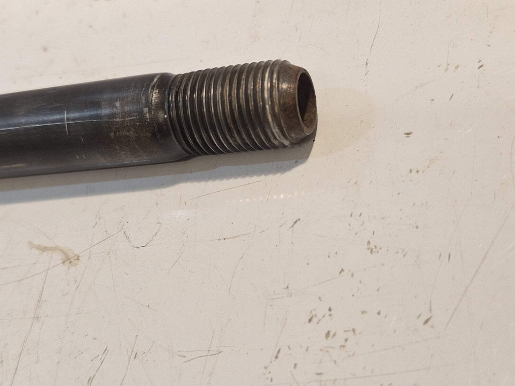 Yamaha FZS 600 FAZER Front Wheel Spindle