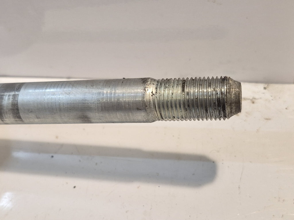 Suzuki GSF 600 Bandit Mk2 Front Wheel Spindle