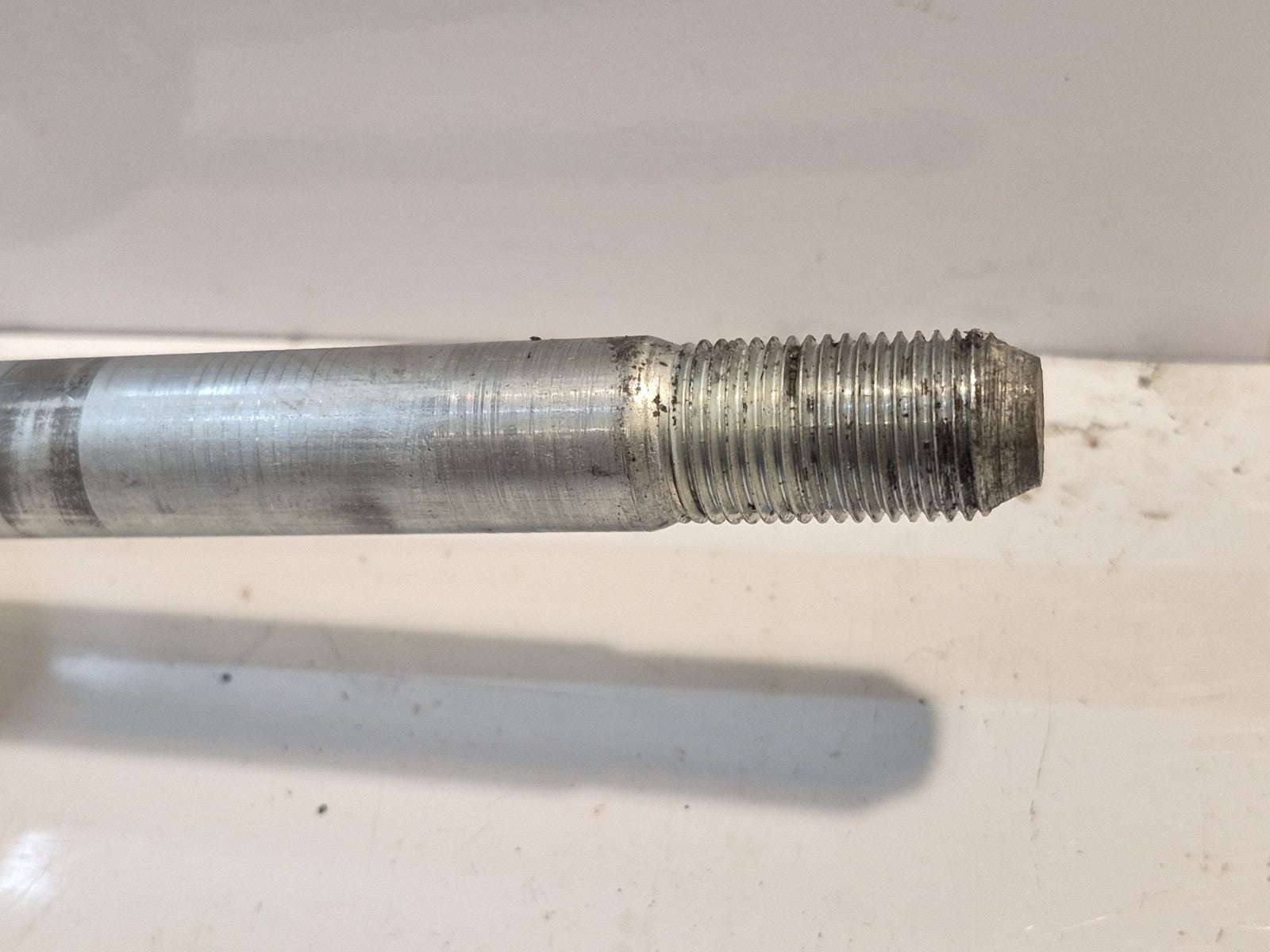 Suzuki GSF 600 Bandit Mk2 Front Wheel Spindle