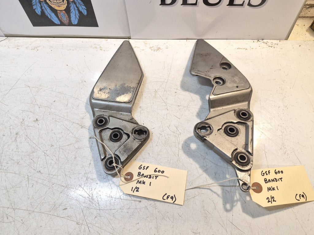 Suzuki GSF 600 Bandit Mk1 Peg Hangers, Front, Pair