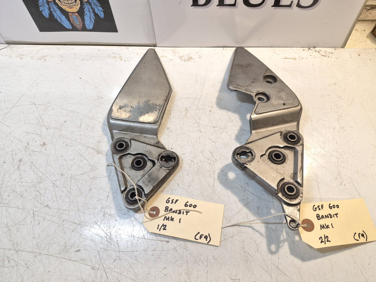 Suzuki GSF 600 Bandit Mk1 Peg Hangers, Front, Pair