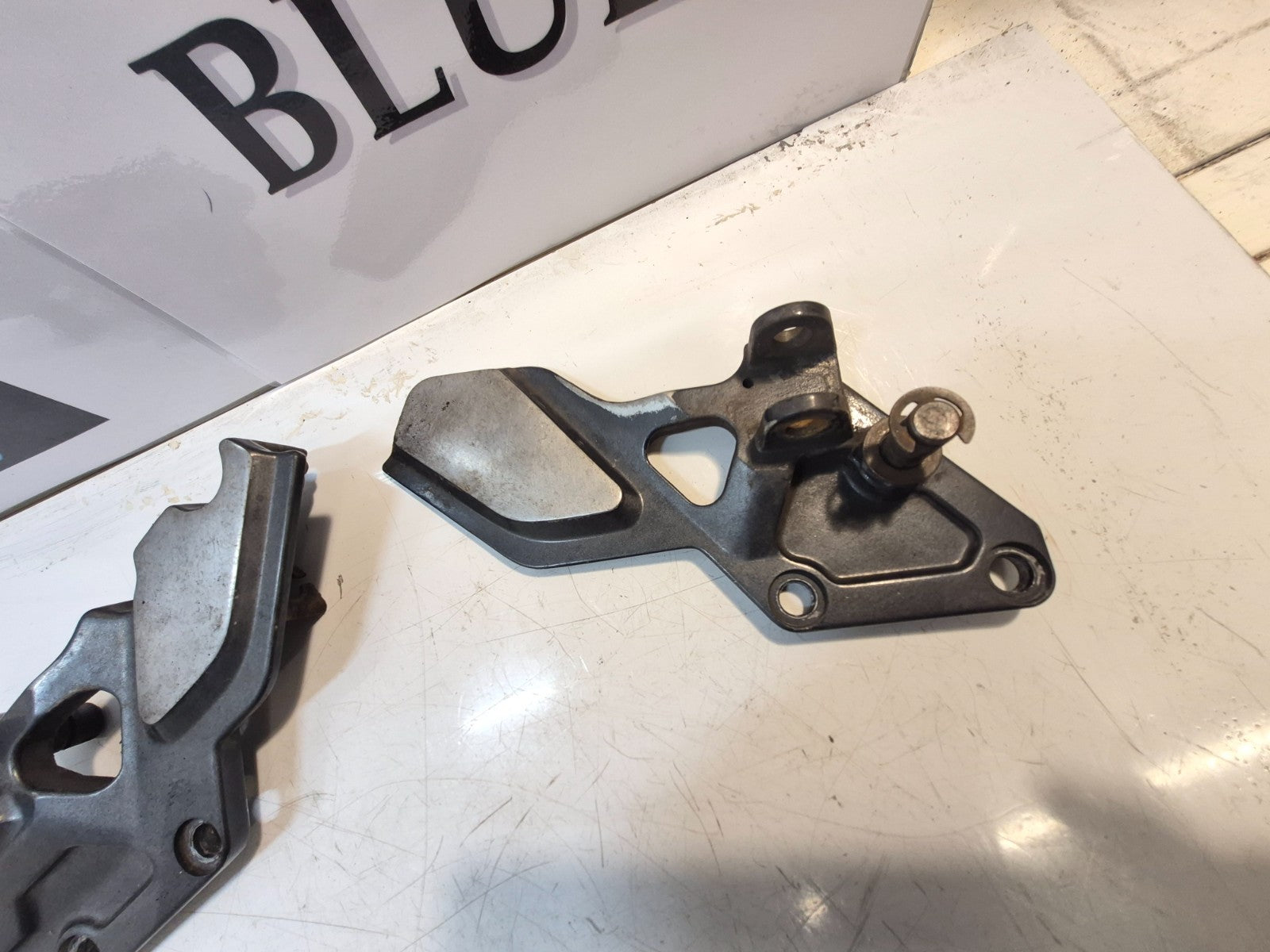 Kawasaki ZZR 1100 Front Peg Hangers