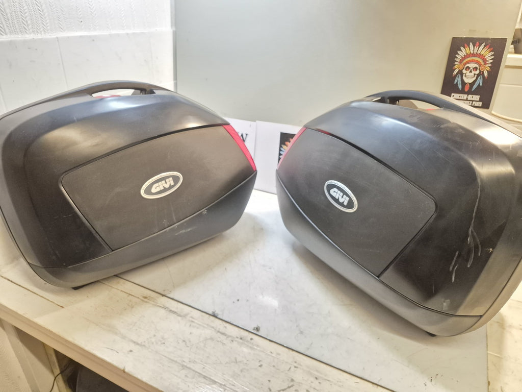 Suzuki GSF 1250 Bandit Givi Luggage