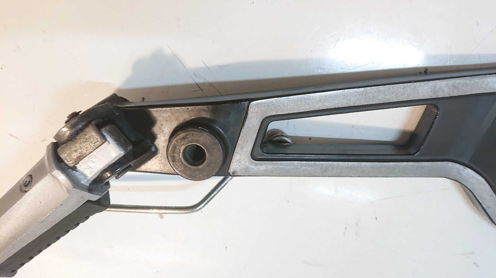 Kawasaki GPZ 1000 RX Footpeg Hanger, Lefthand