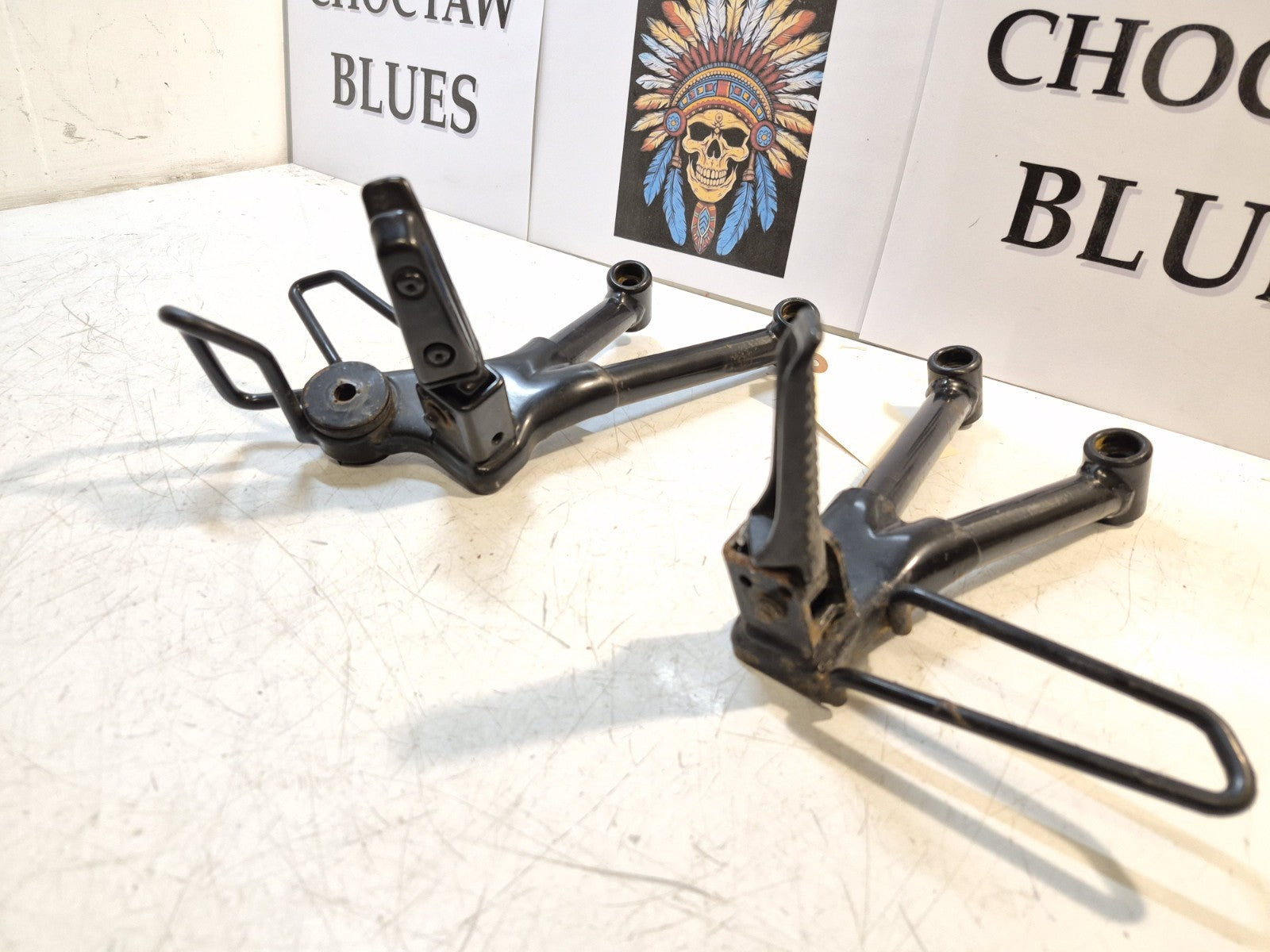 Suzuki GSF 600 Bandit Mk2 Pillion Pegs And Hangers, Pair