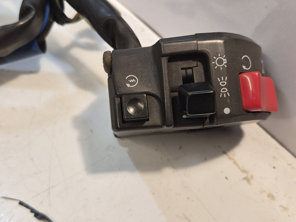 1998-2001 Yamaha FZS600 Fazer Right Hand Switchgear Assy 5DM‑83963‑01‑00 - OEM
