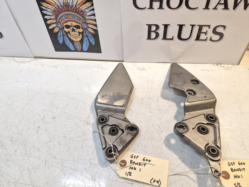 Suzuki GSF 600 Bandit Mk1 Peg Hangers, Front, Pair