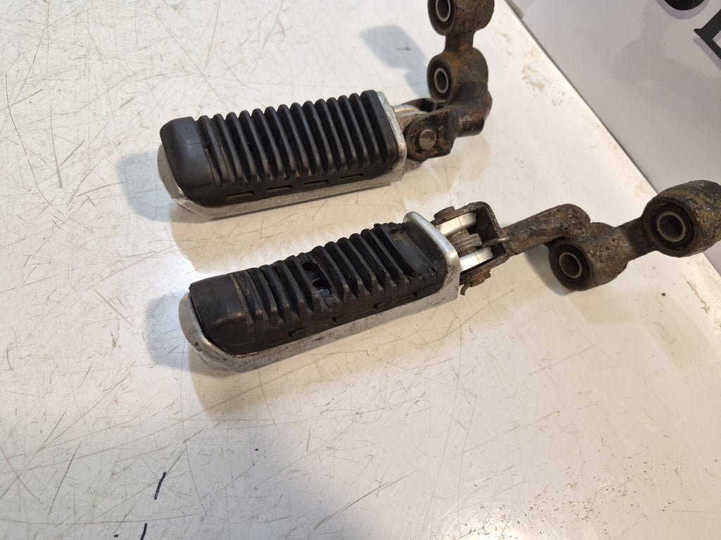 Suzuki VX 800 Riders Footpegs And Hangers