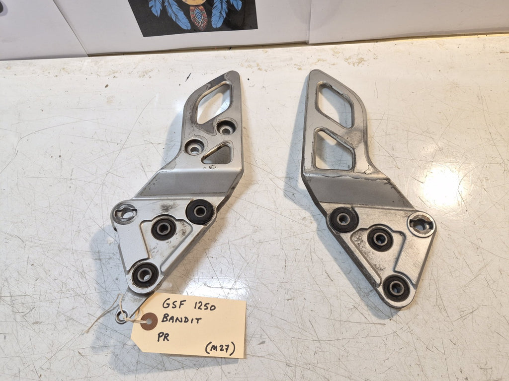 Suzuki GSF 1250 Bandit Front Peg Hangers, Pair
