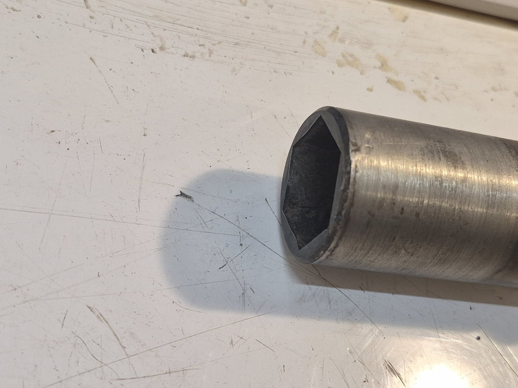 Suzuki GSF 1250 Bandit Front Wheel Spindle And Spacer