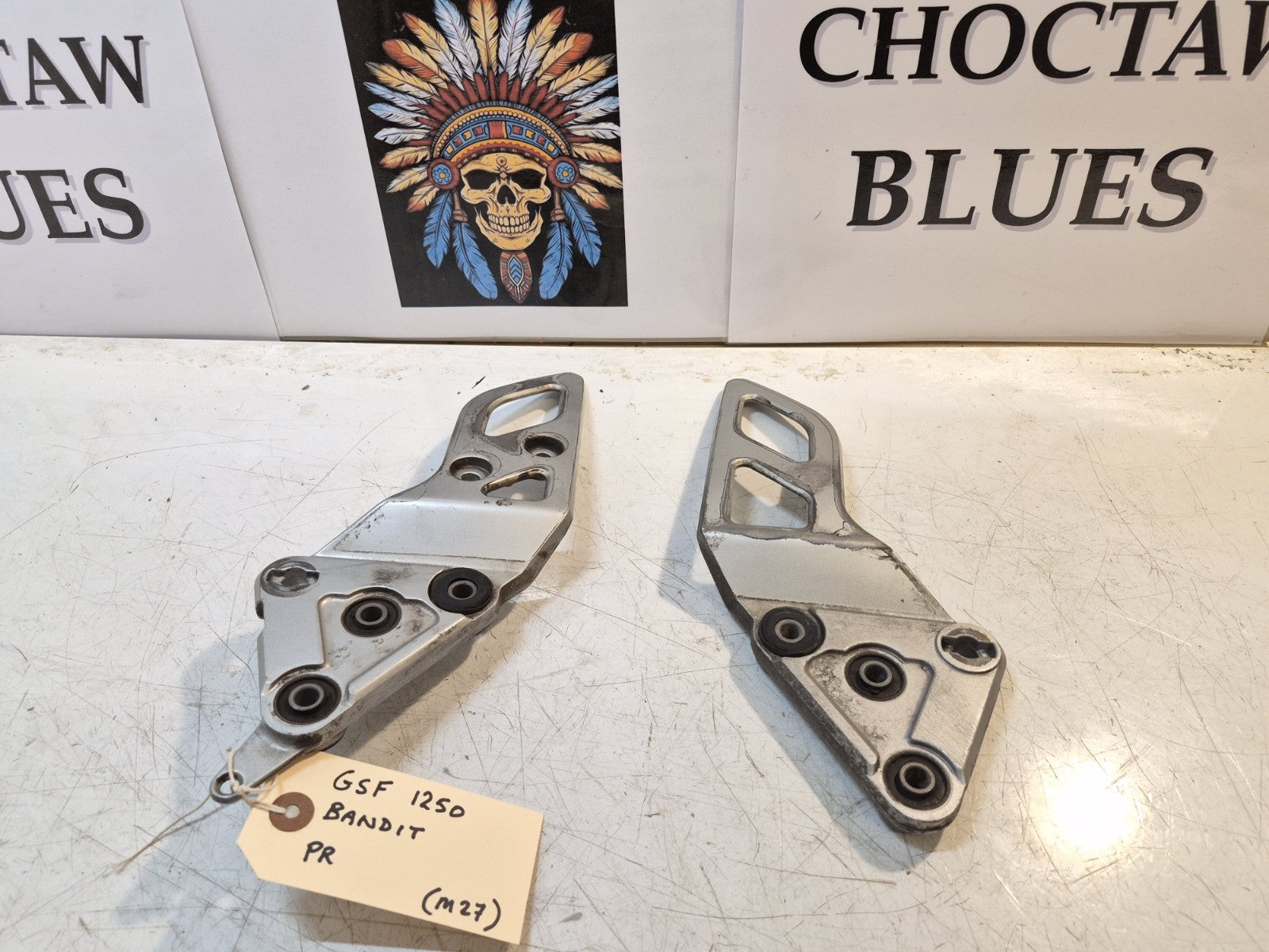 Suzuki GSF 1250 Bandit Front Peg Hangers, Pair