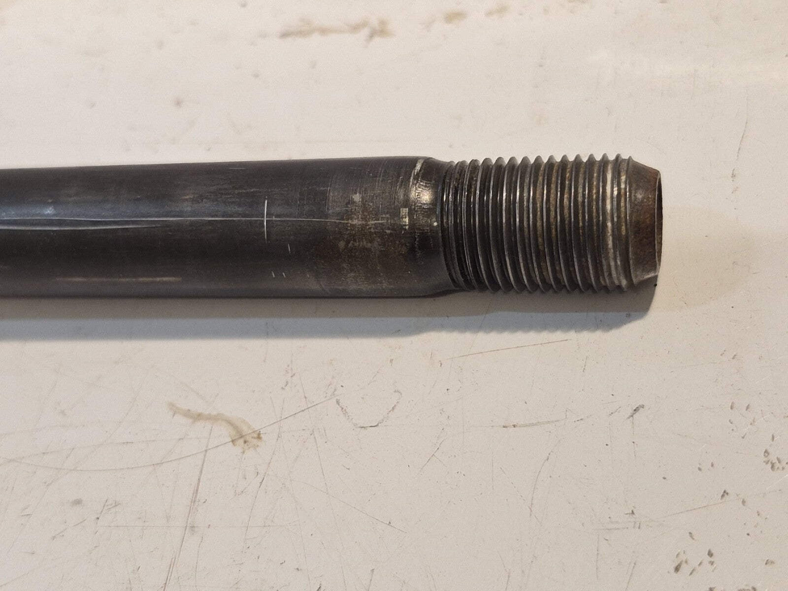 Yamaha FZS 600 FAZER Front Wheel Spindle