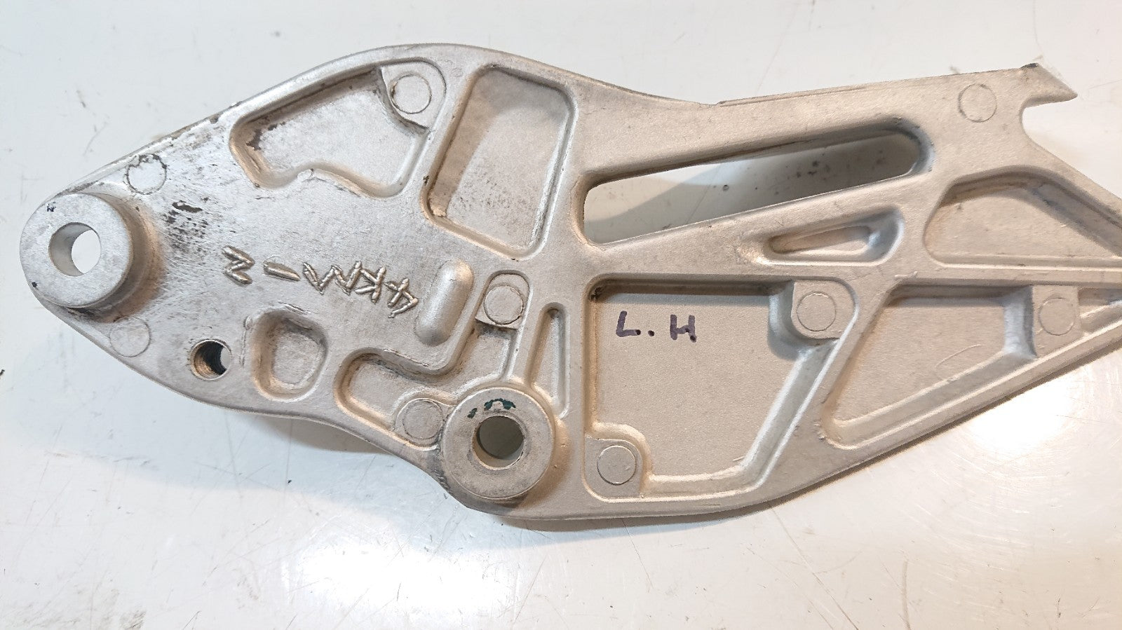 Yamaha XJ 900 Diversion Peg Hanger, Front, Lefthand