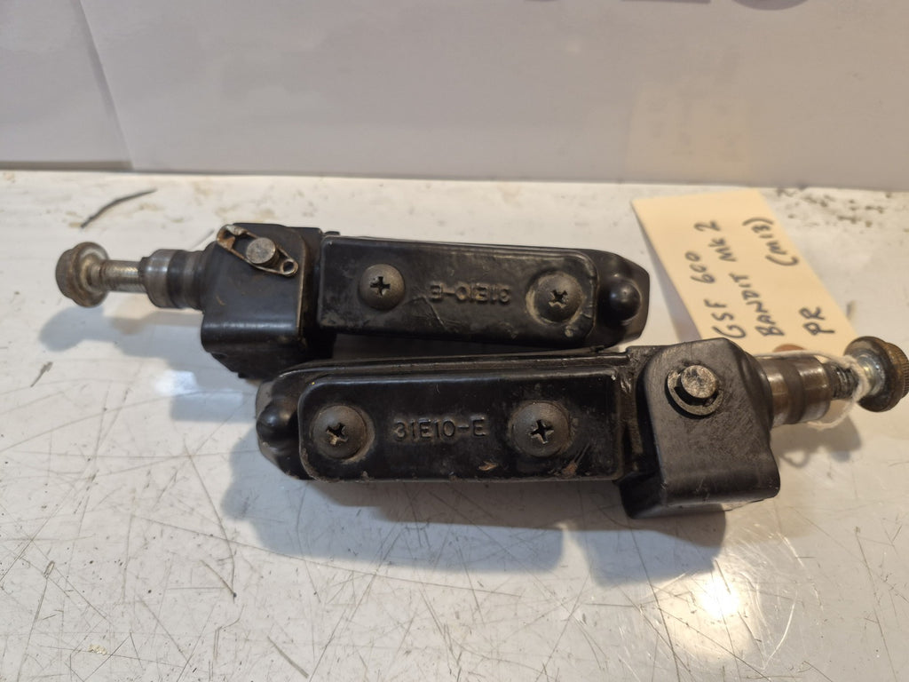 Suzuki GSF 600 Bandit Mk2 Footpegs, Riders, Pair