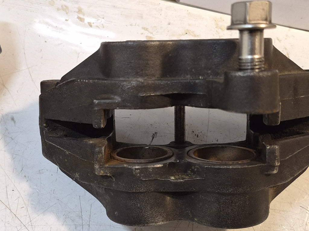 Triumph Daytona 955i Front Brake Calipers, Pair