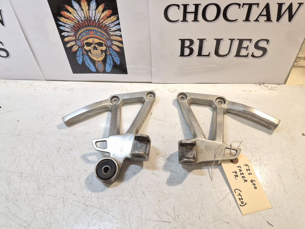 Yamaha FZS 600 FAZER Pillion Peg Hangers, Pair