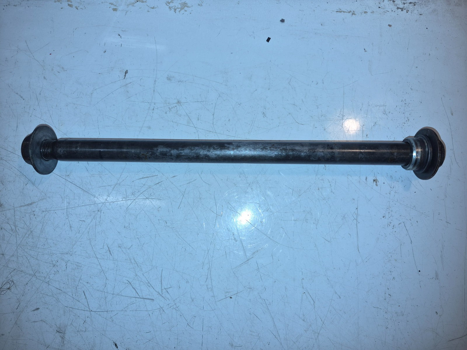 Yamaha FZS 600 FAZER Rear Wheel Spindle And Spacer