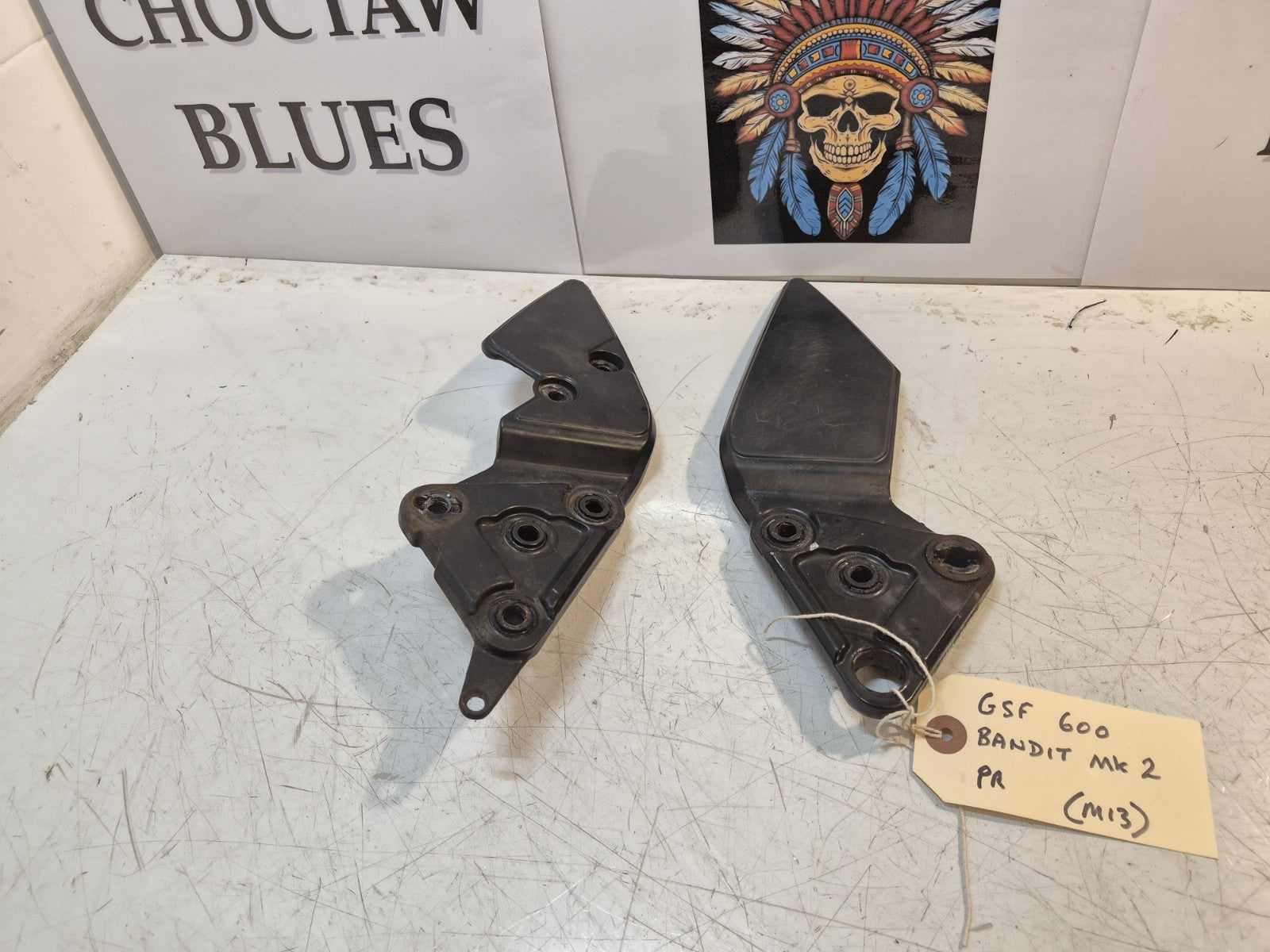 Suzuki GSF 600 Bandit Front Peg Hangers, Pair