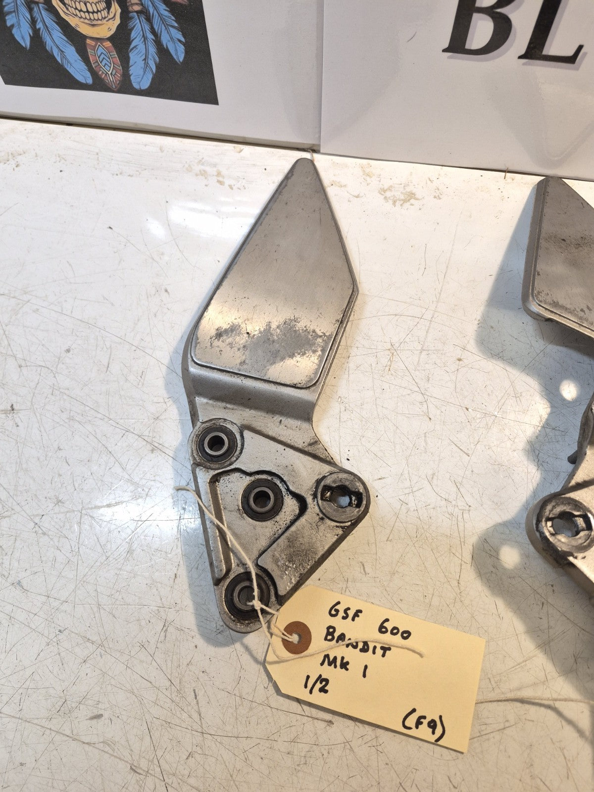 Suzuki GSF 600 Bandit Mk1 Peg Hangers, Front, Pair