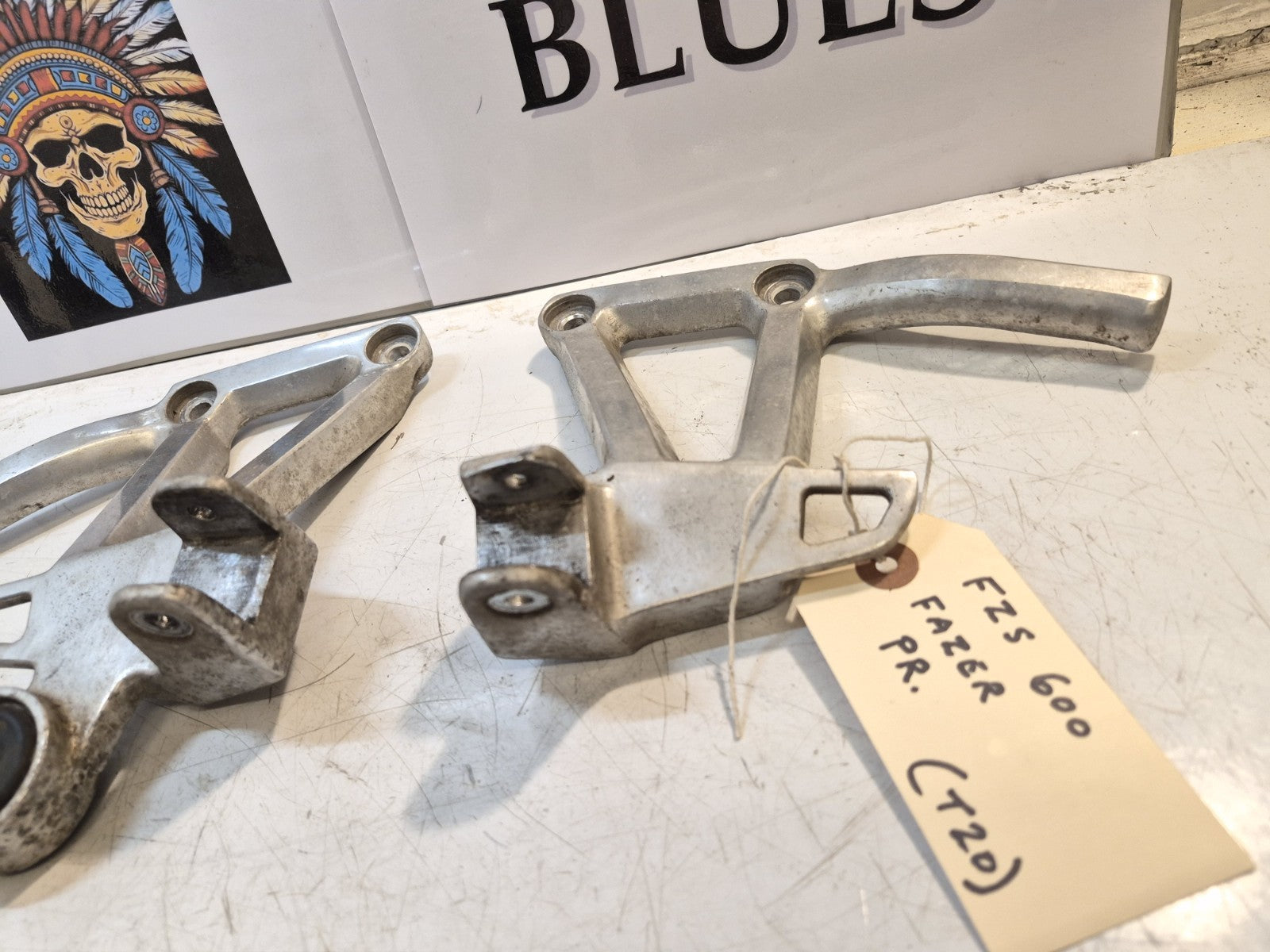 Yamaha FZS 600 FAZER Pillion Peg Hangers, Pair