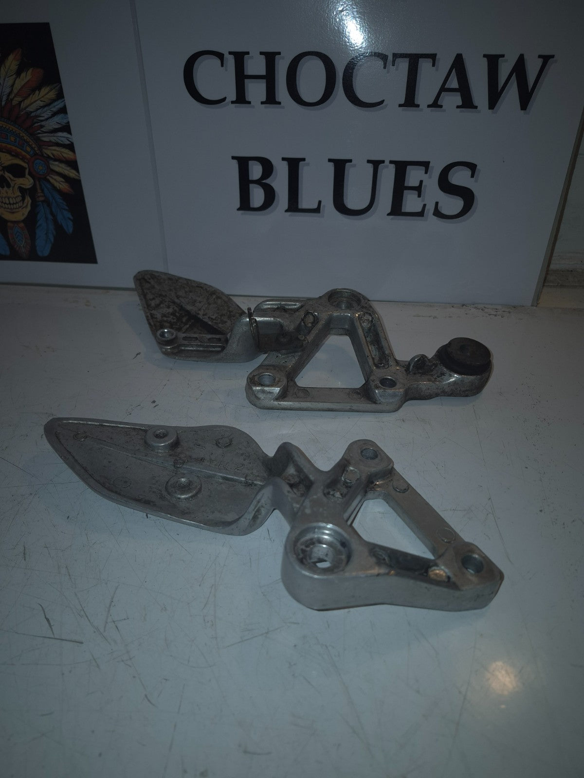 Yamaha FZS 600 FAZER Front Peg Hangers