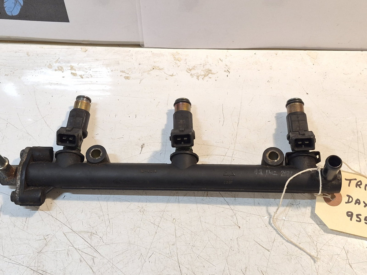 Triumph Daytona 955i Injector Rail