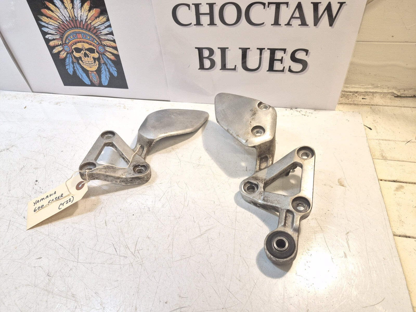 Yamaha FZS 600 FAZER Front Peg Hangers