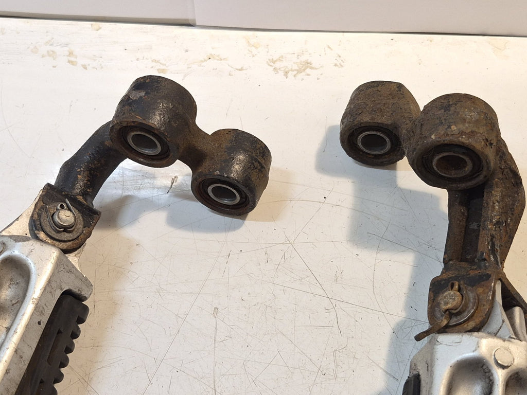 Suzuki VX 800 Riders Footpegs And Hangers