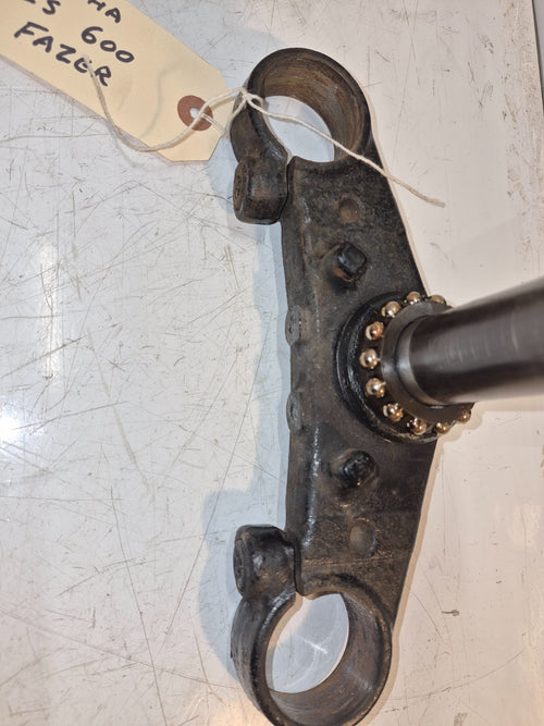 2002 Yamaha FZS 600 Fazer Under Braket Steering Clamp Bottom Yoke