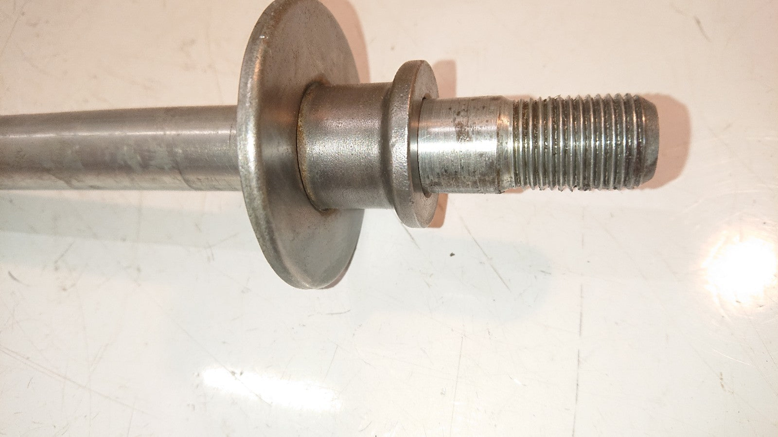 Suzuki GSF 650 Bandit Front Wheel Spindle /Spacers