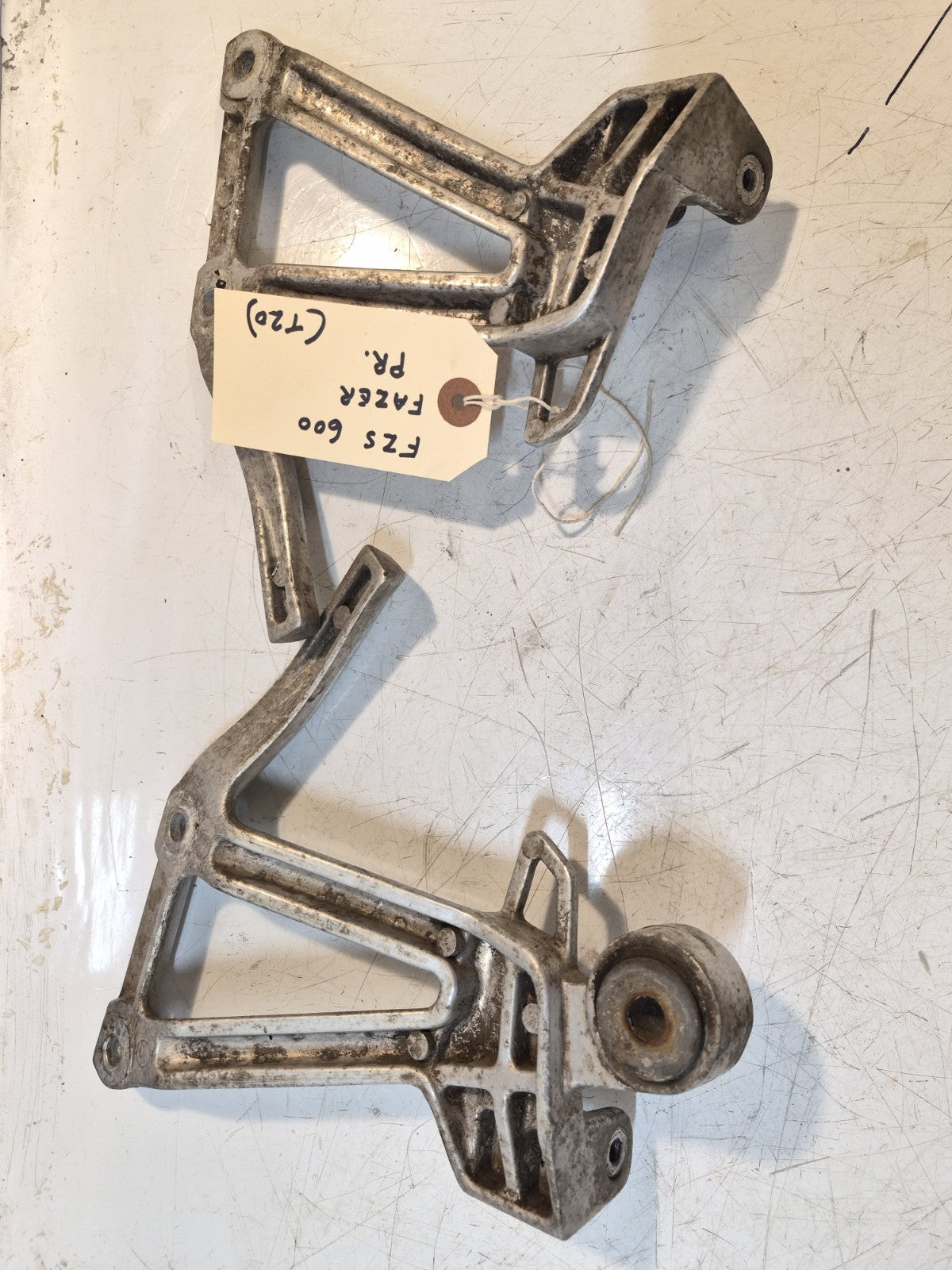 Yamaha FZS 600 FAZER Pillion Peg Hangers, Pair