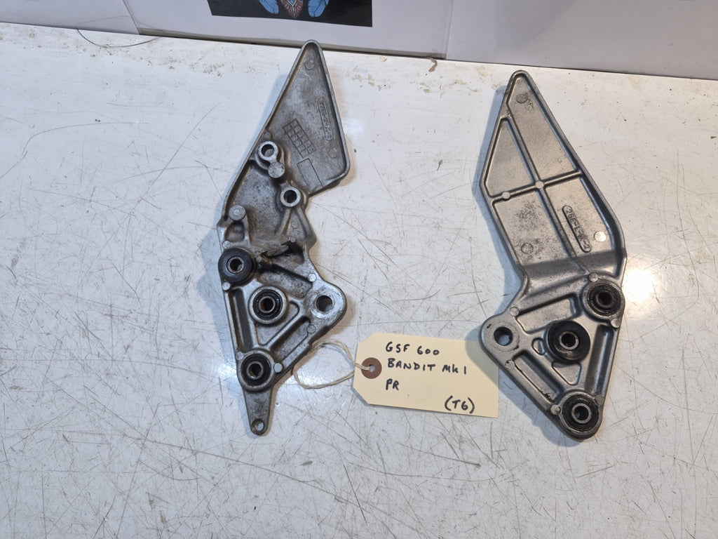 Suzuki GSF 600 Bandit Mk1 Peg Hangers, Front, Pair